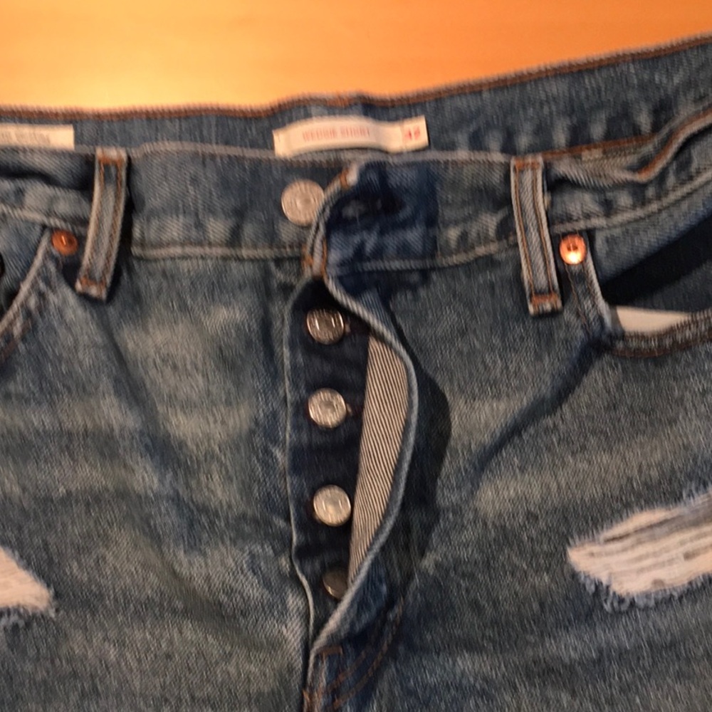 Levi’s Wedgie Fit Jean Cut-Offs Shorts - Picture 3 of 10